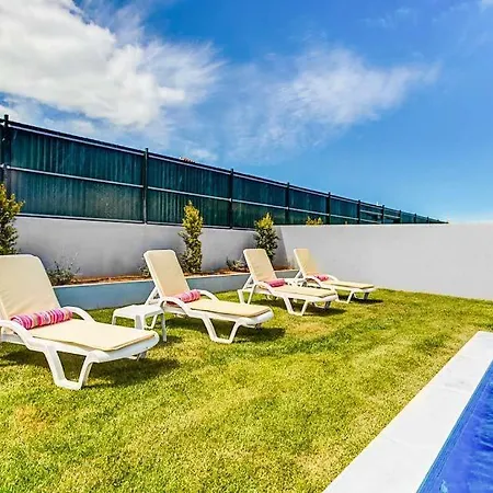 Carvoeiro Sleeps 6 With Pool Air Con And Wifi