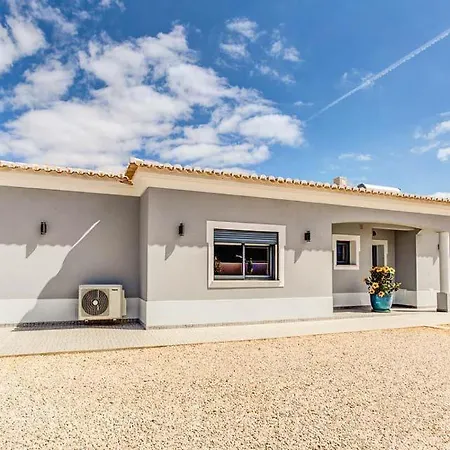 Carvoeiro Sleeps 6 With Pool Air Con And Wifi *