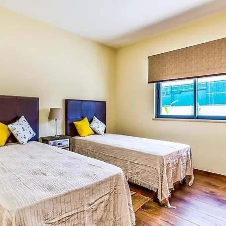 Carvoeiro Sleeps 6 With Pool Air Con And Wifi ヴィラ