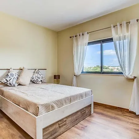 Carvoeiro Sleeps 6 With Pool Air Con And Wifi ヴィラ
