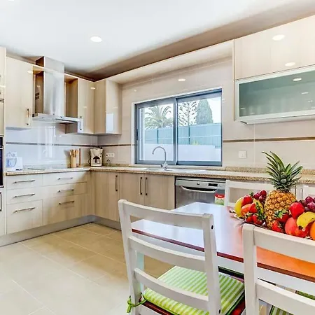 别墅 Carvoeiro Sleeps 6 With Pool Air Con And Wifi