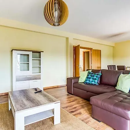 Carvoeiro Sleeps 6 With Pool Air Con And Wifi *